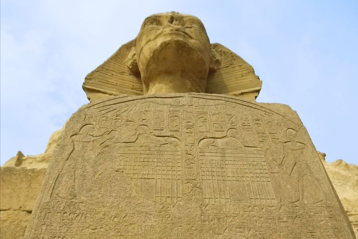 The Dreme Stele between the paws of the Sphinx